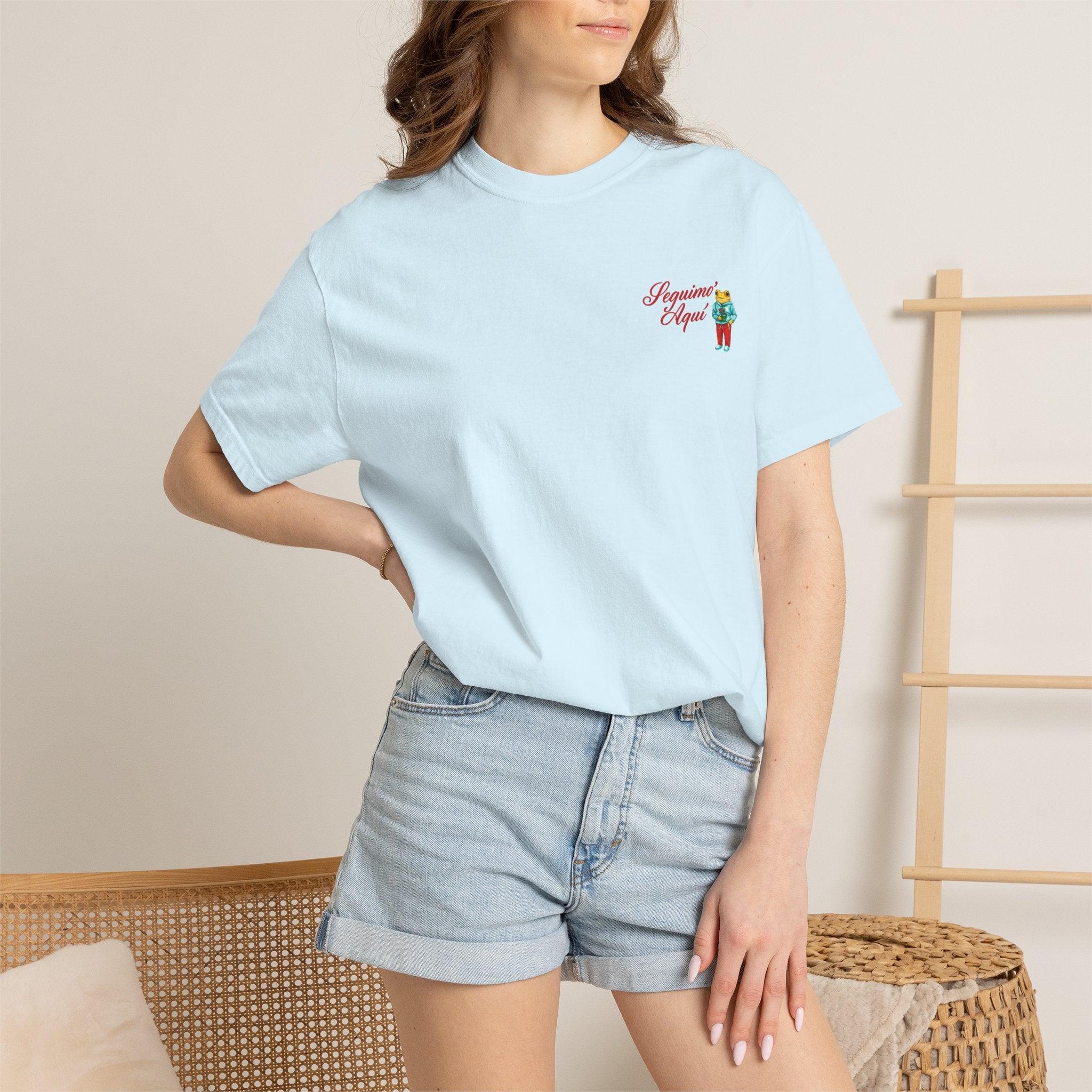 Spanish Quote T-Shirt — “Mientras uno está vivo…” Chest Graphic & Back Typography