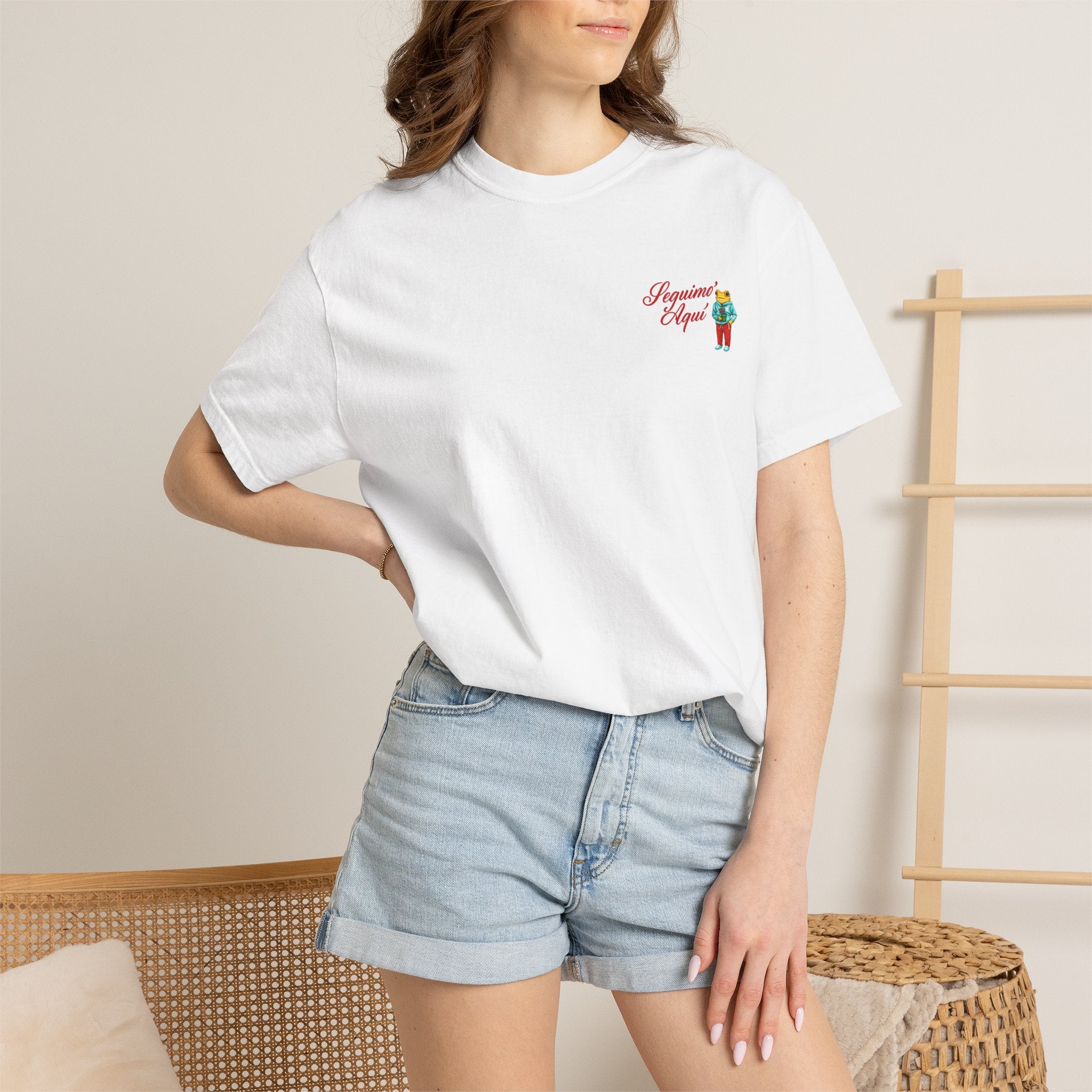 Spanish Quote T-Shirt — “Mientras uno está vivo…” Chest Graphic & Back Typography