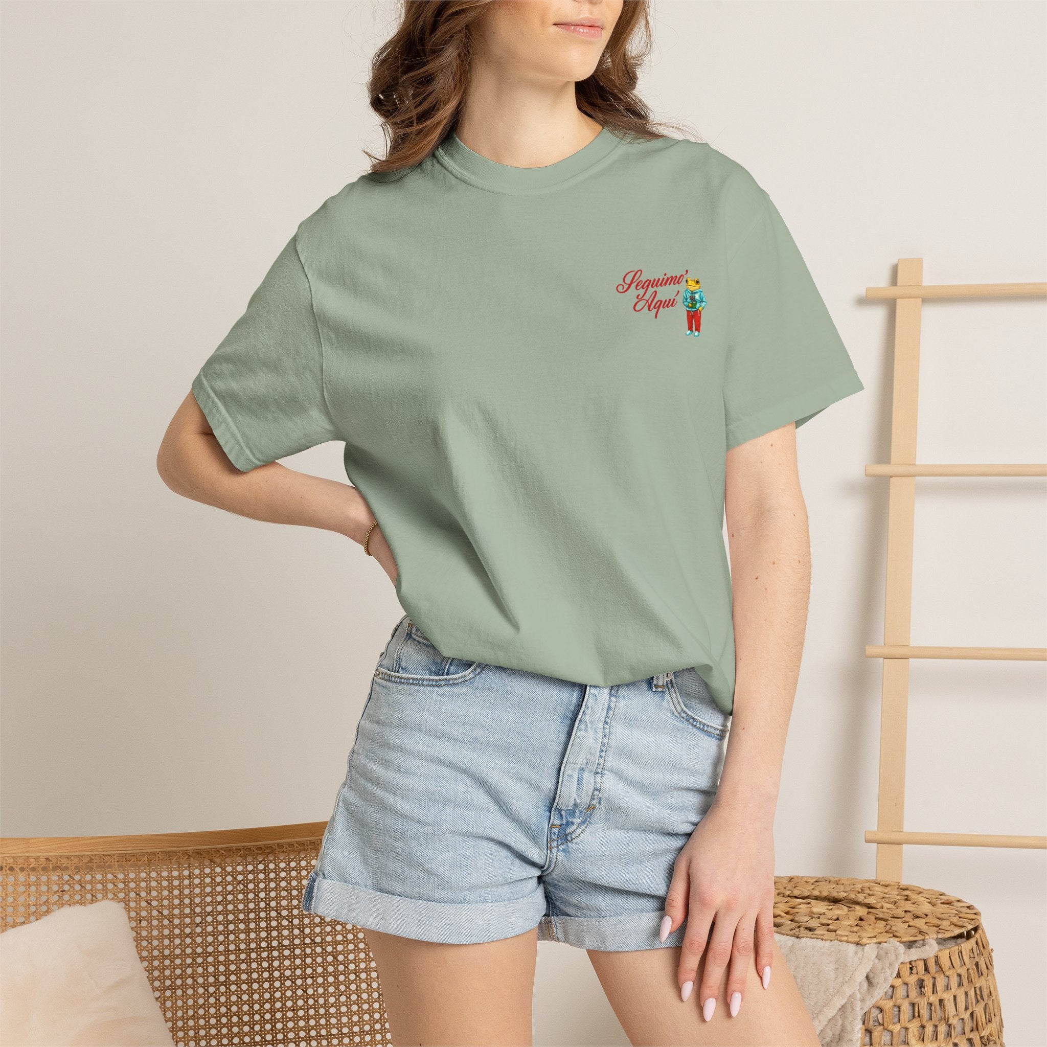 Spanish Quote T-Shirt — “Mientras uno está vivo…” Chest Graphic & Back Typography